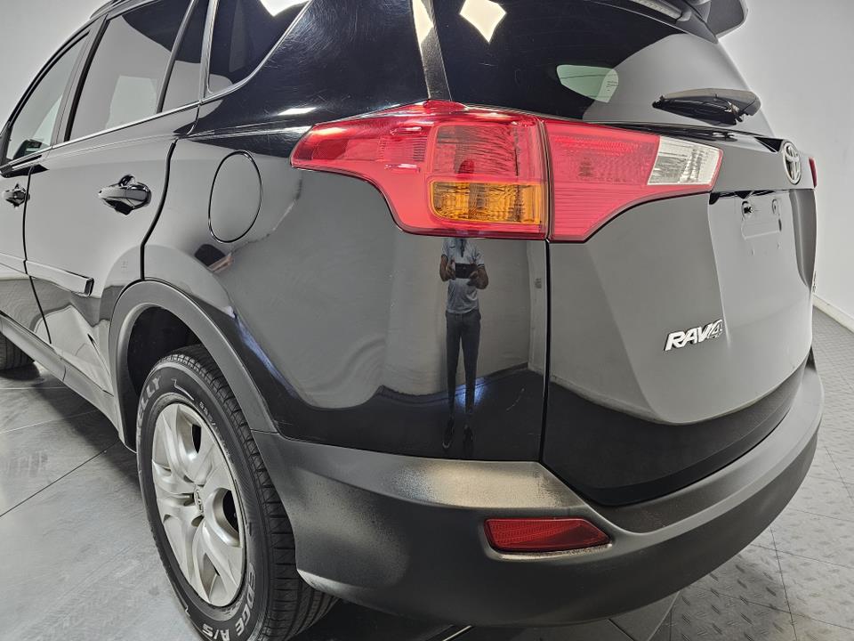 2015 Toyota RAV4 LE 10