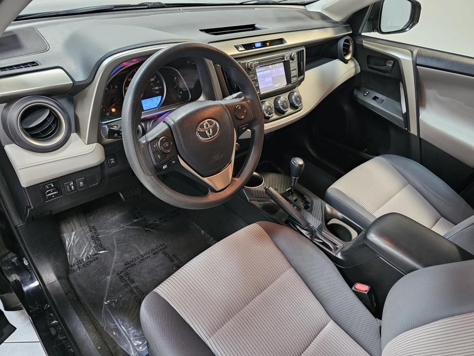 2015 Toyota RAV4 LE 23