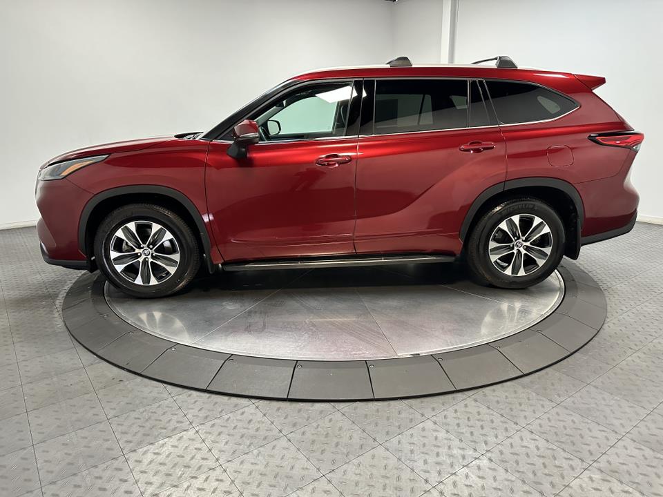 2022 Toyota Highlander XLE 8