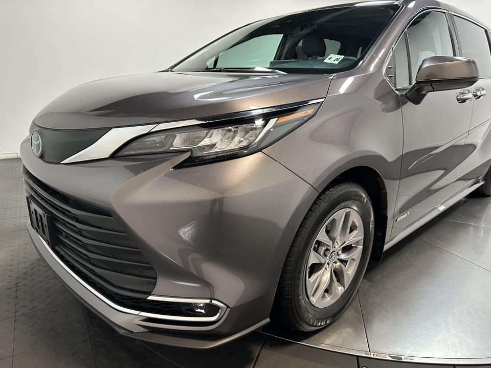 2021 Toyota Sienna XLE 7