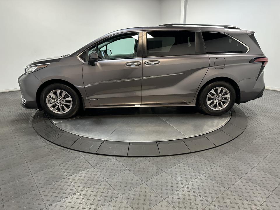 2021 Toyota Sienna XLE 8