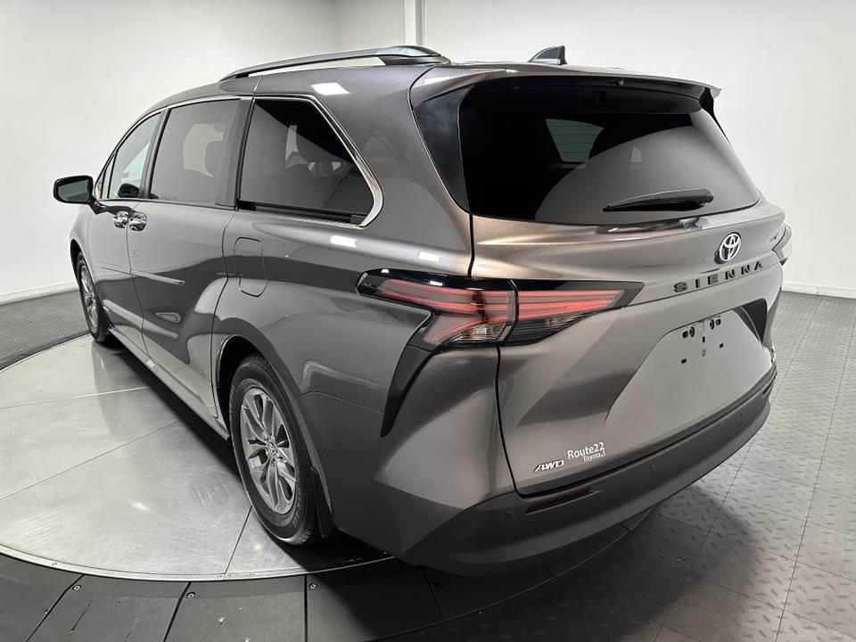 2021 Toyota Sienna XLE 9