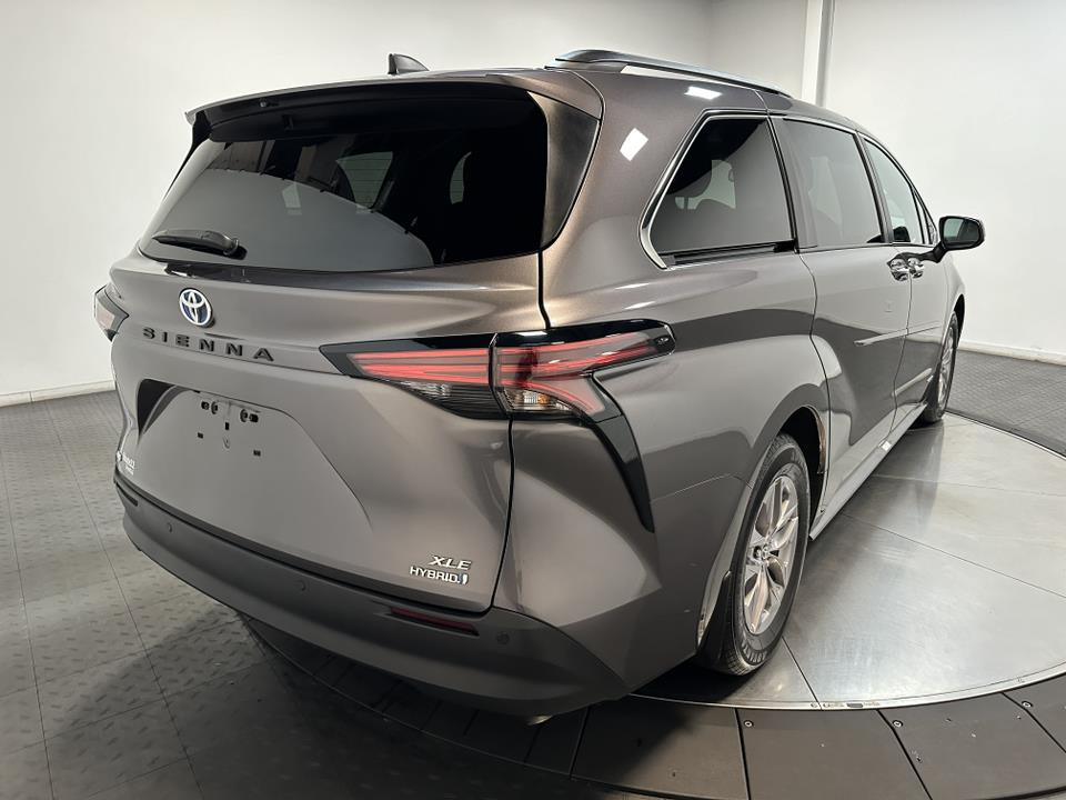 2021 Toyota Sienna XLE 13