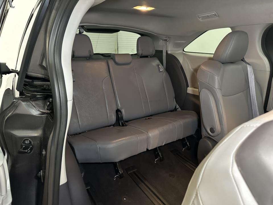 2021 Toyota Sienna XLE 34