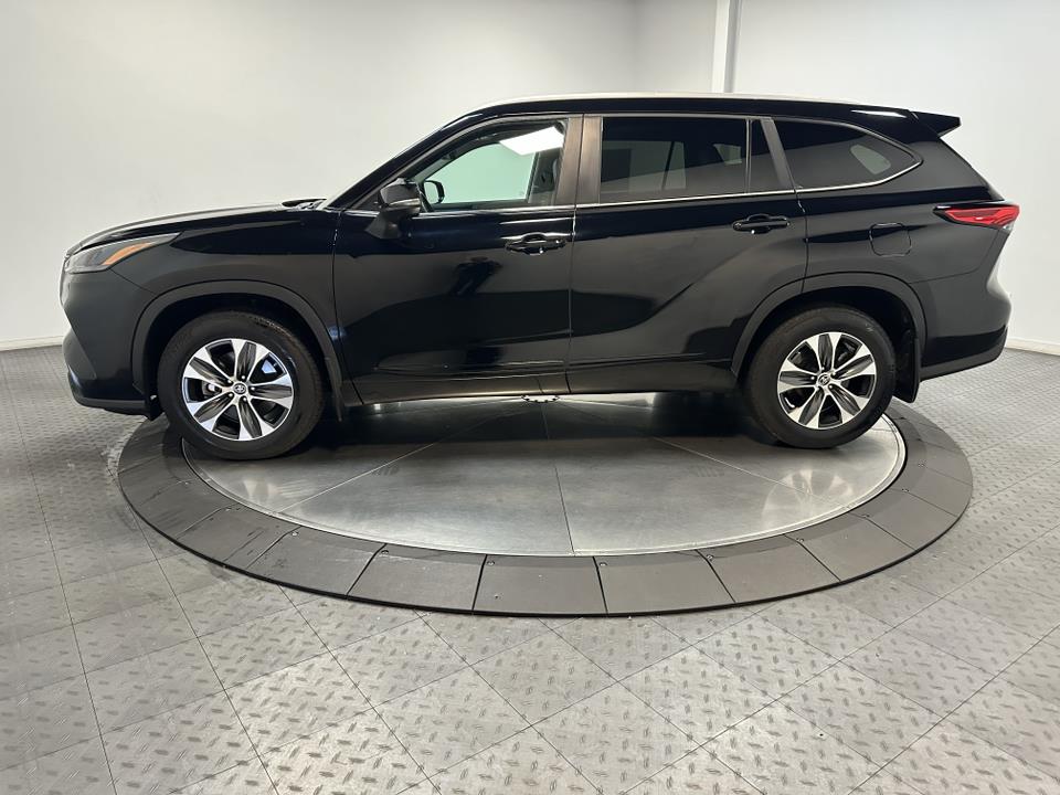 2023 Toyota Highlander XLE 8