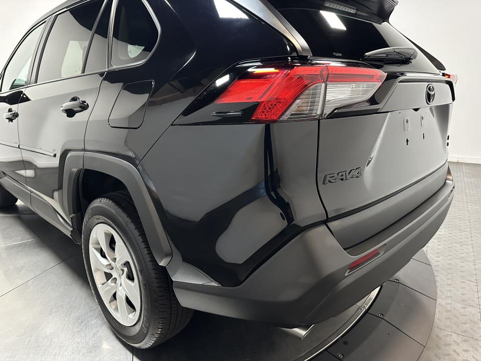 2022 Toyota RAV4 LE 10