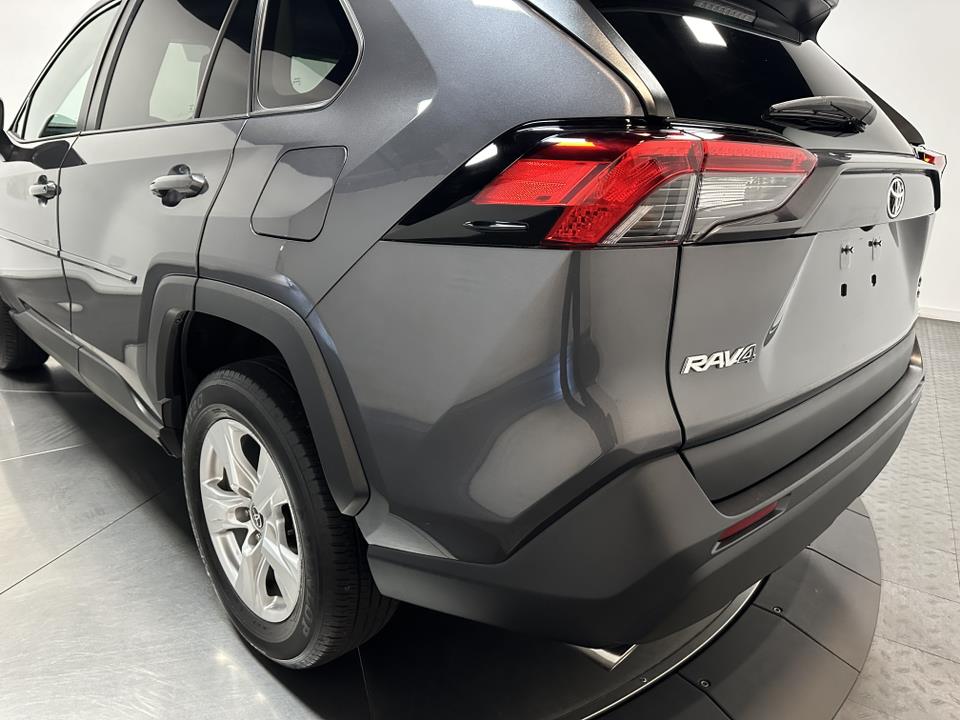 2021 Toyota RAV4 XLE 10