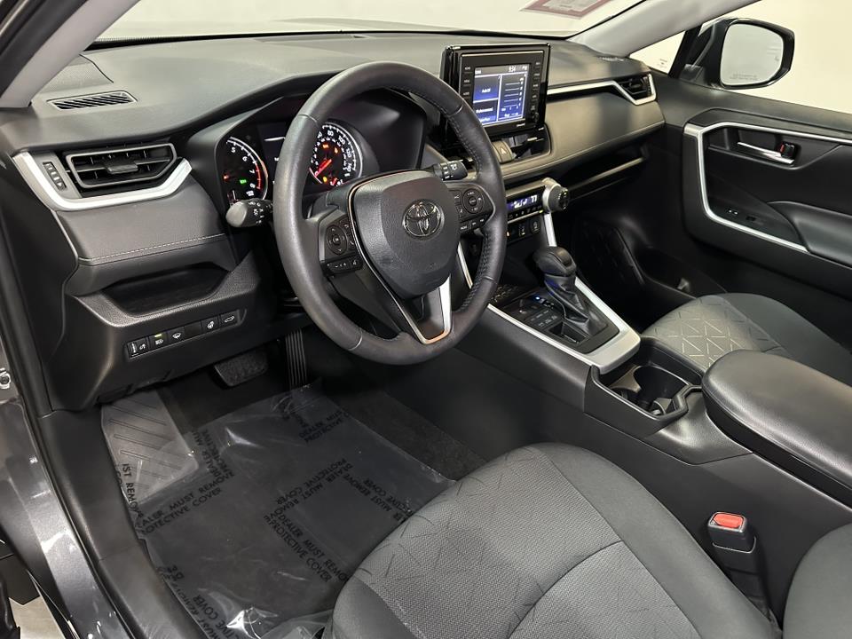 2021 Toyota RAV4 XLE 23