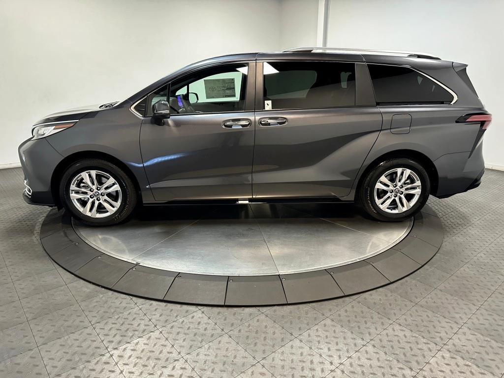 2025 Toyota Sienna Limited 5