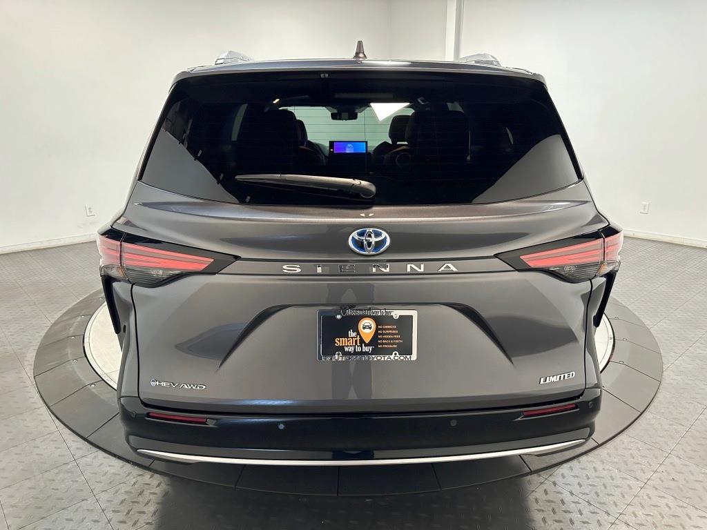 2025 Toyota Sienna Limited 7