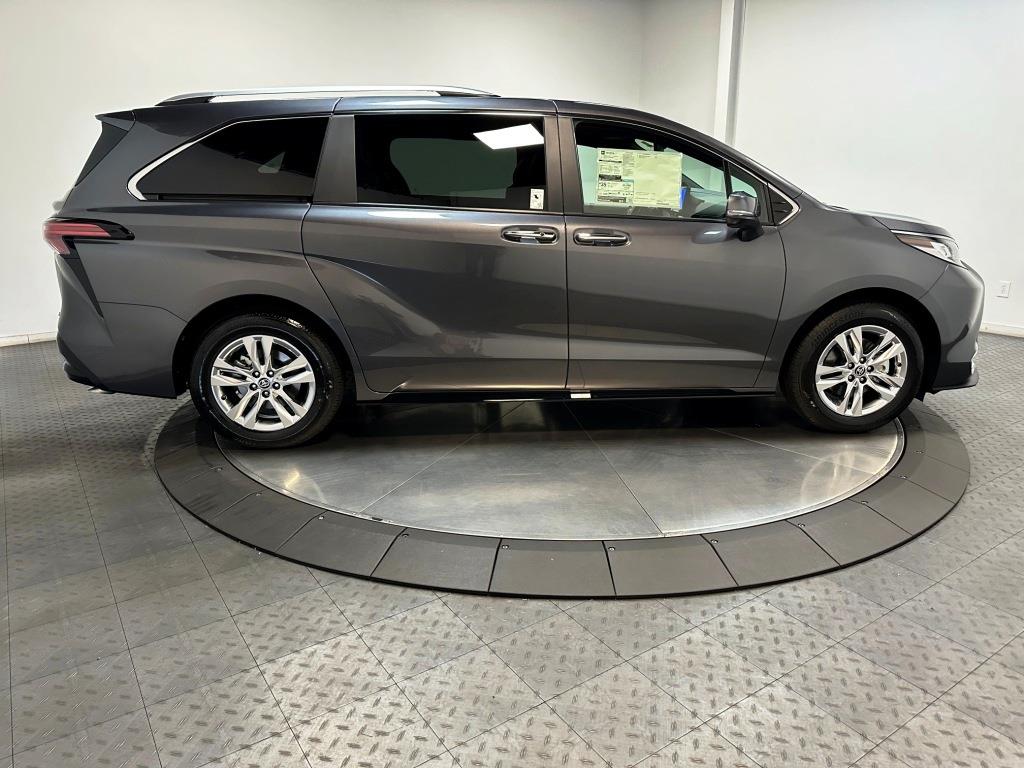 2025 Toyota Sienna Limited 9