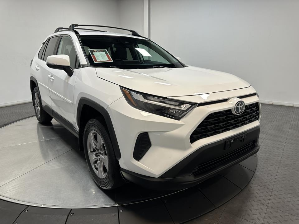 2022 Toyota RAV4 XLE 2