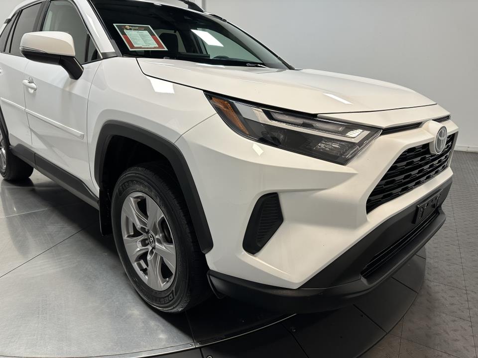 2022 Toyota RAV4 XLE 3