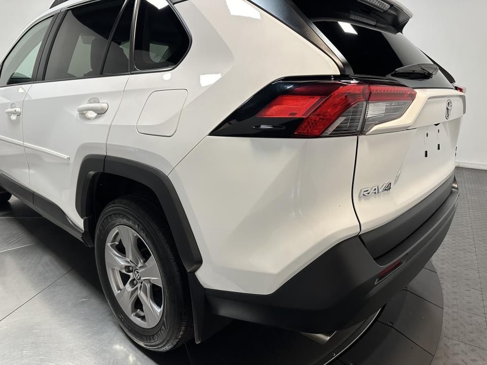 2022 Toyota RAV4 XLE 10