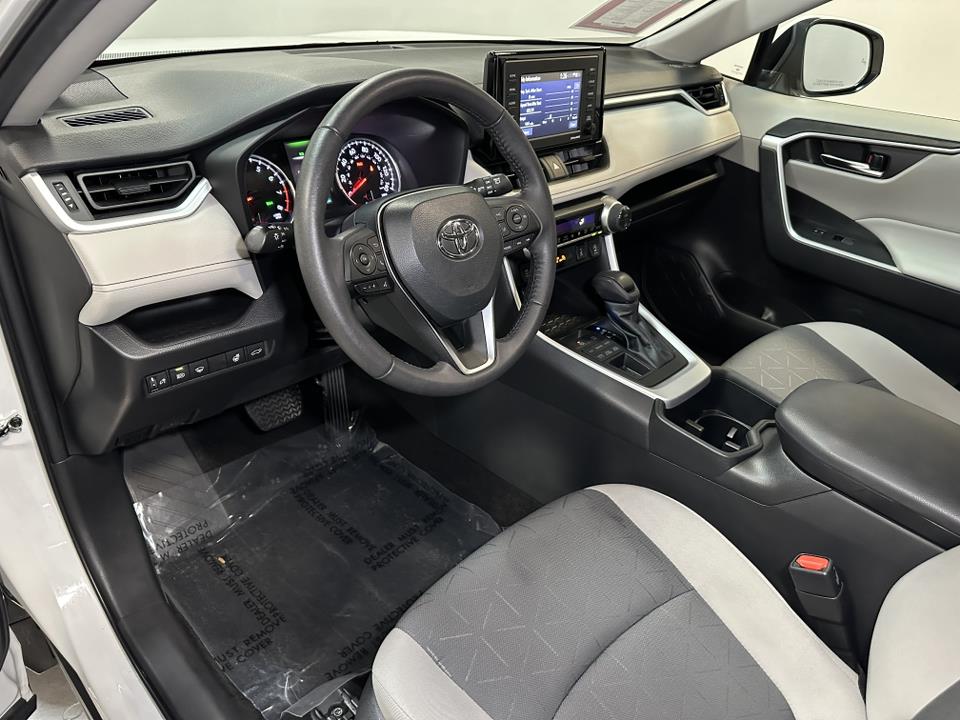 2022 Toyota RAV4 XLE 24