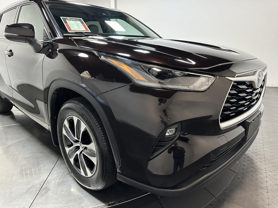 2021 Toyota Highlander XLE 3