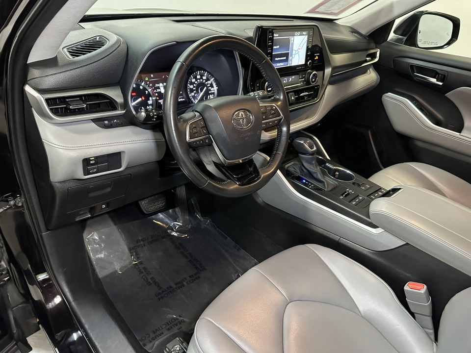 2021 Toyota Highlander XLE 24