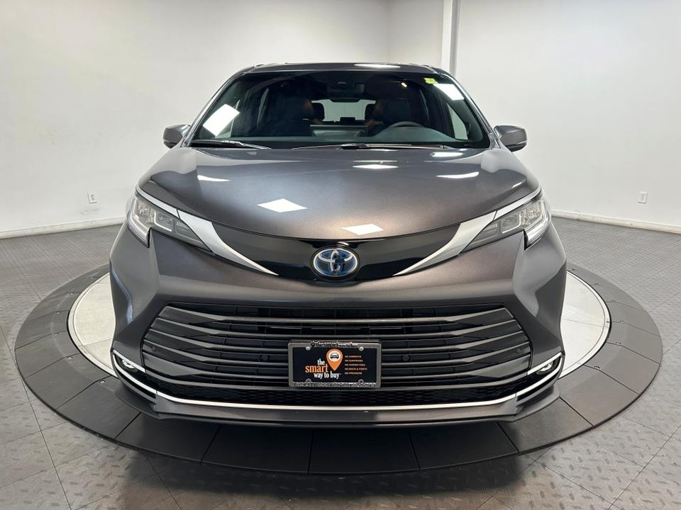 2025 Toyota Sienna Limited 3