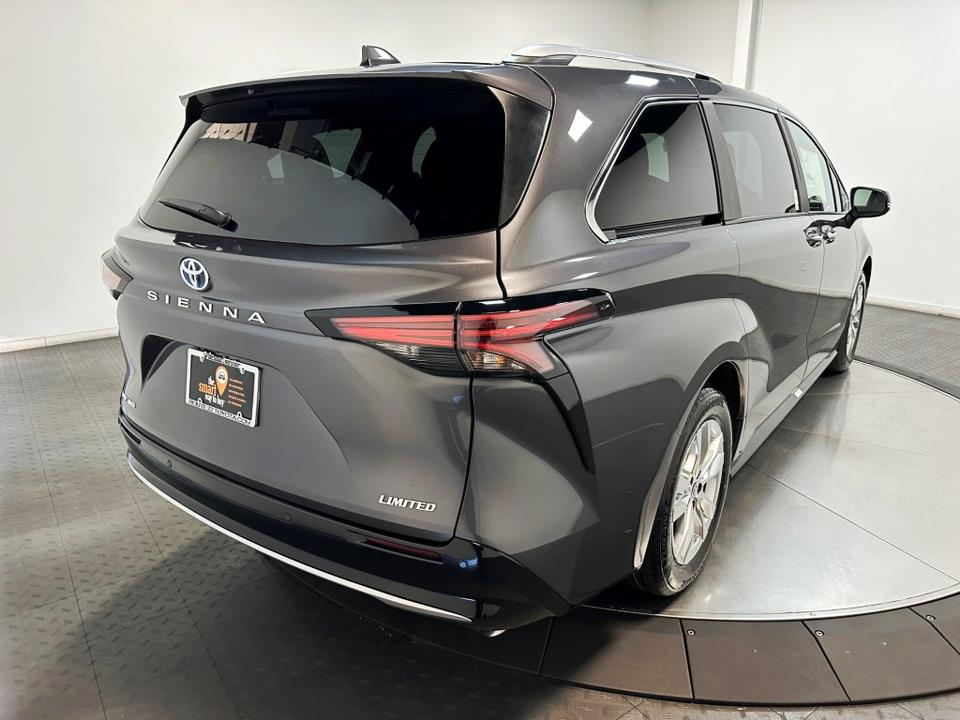 2025 Toyota Sienna Limited 8