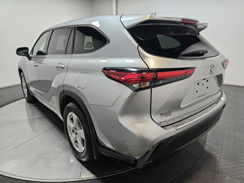 2021 Toyota Highlander LE 9