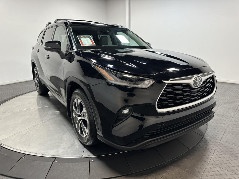 2021 Toyota Highlander XLE 2