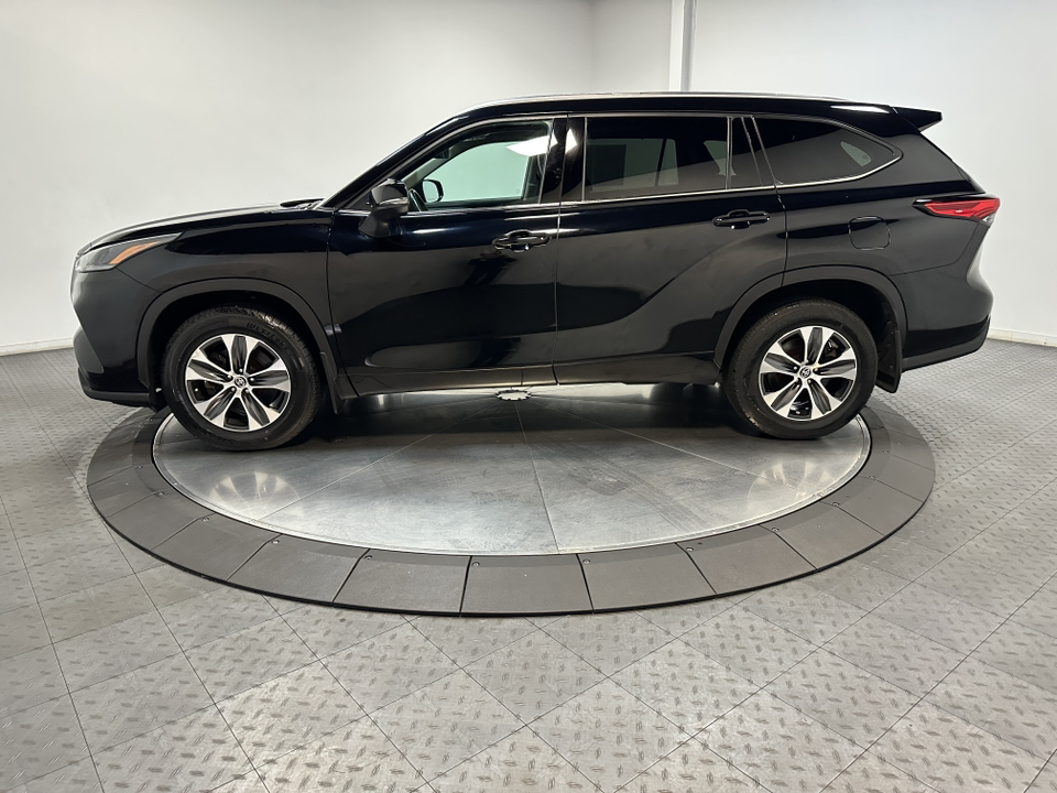 2021 Toyota Highlander XLE 8