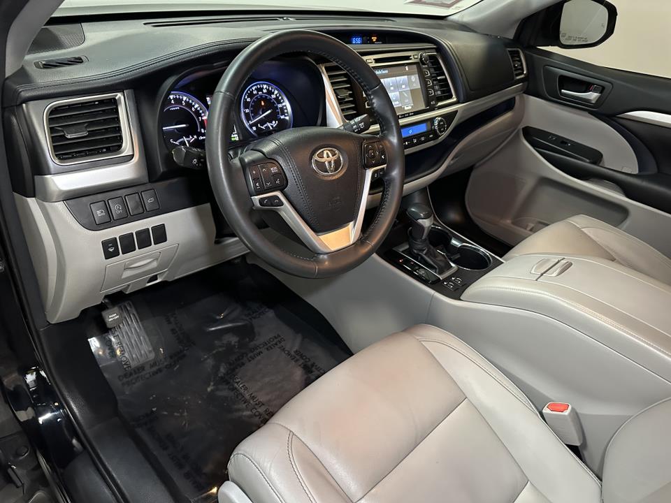 2018 Toyota Highlander XLE 24