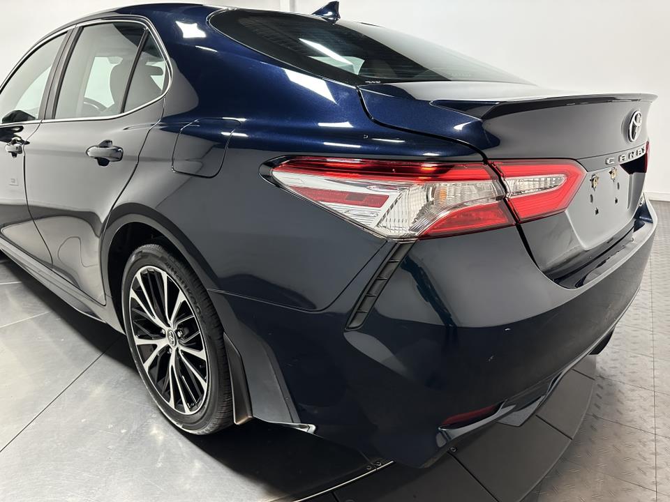 2020 Toyota Camry SE 10