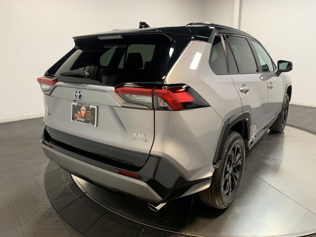 2025 Toyota RAV4 Hybrid XSE 8