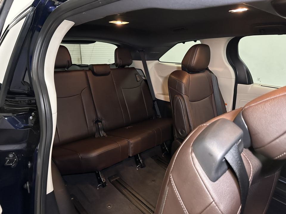 2022 Toyota Sienna Platinum 34