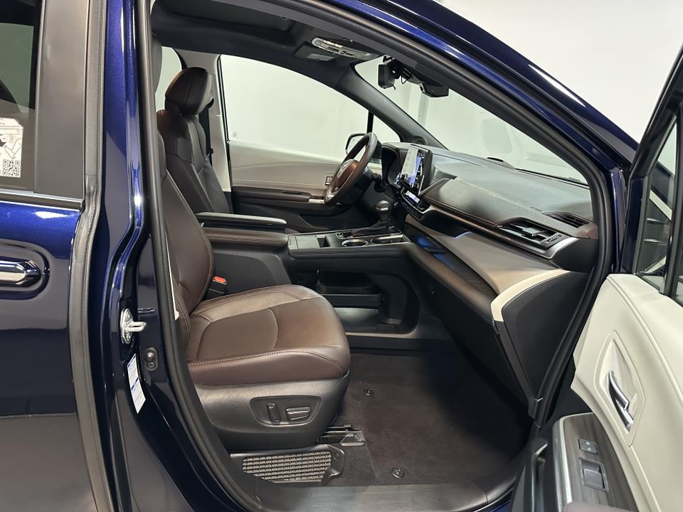 2022 Toyota Sienna Platinum 36