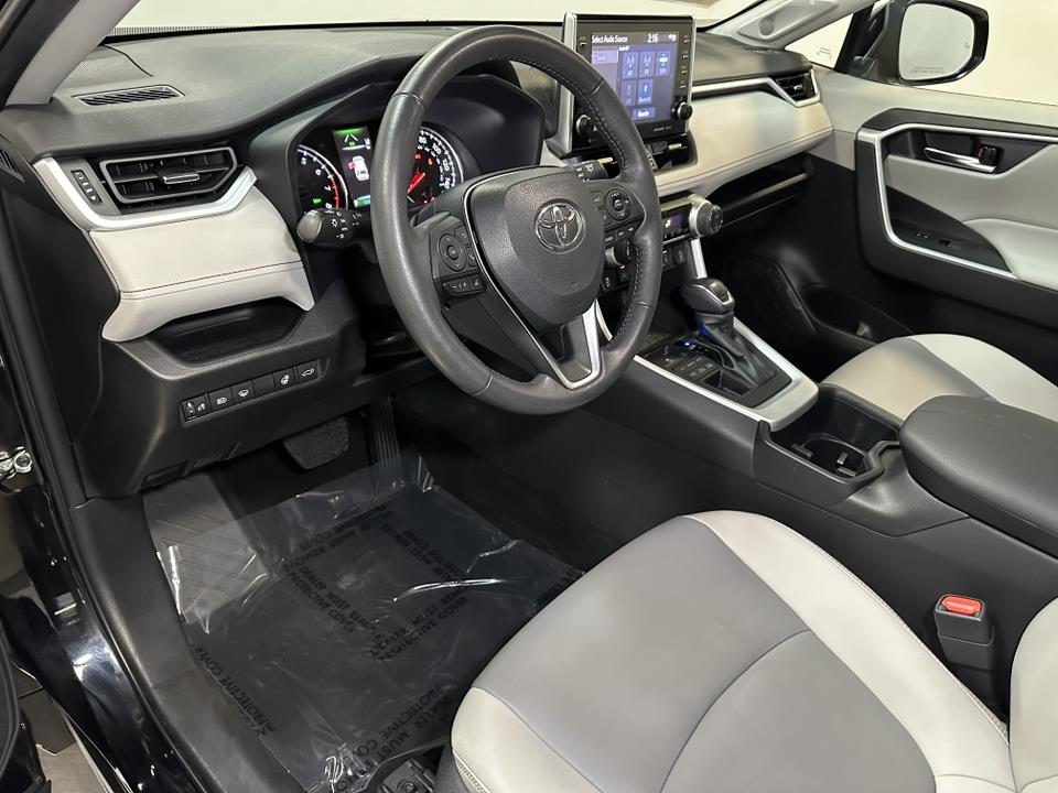 2022 Toyota RAV4 XLE Premium 24