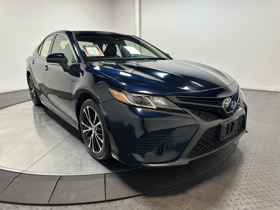 2018 Toyota Camry SE 2