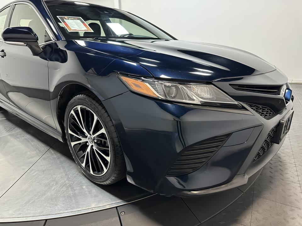 2018 Toyota Camry SE 3