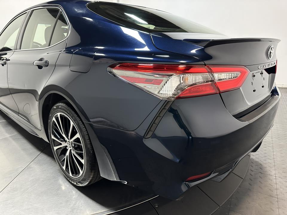 2018 Toyota Camry SE 10