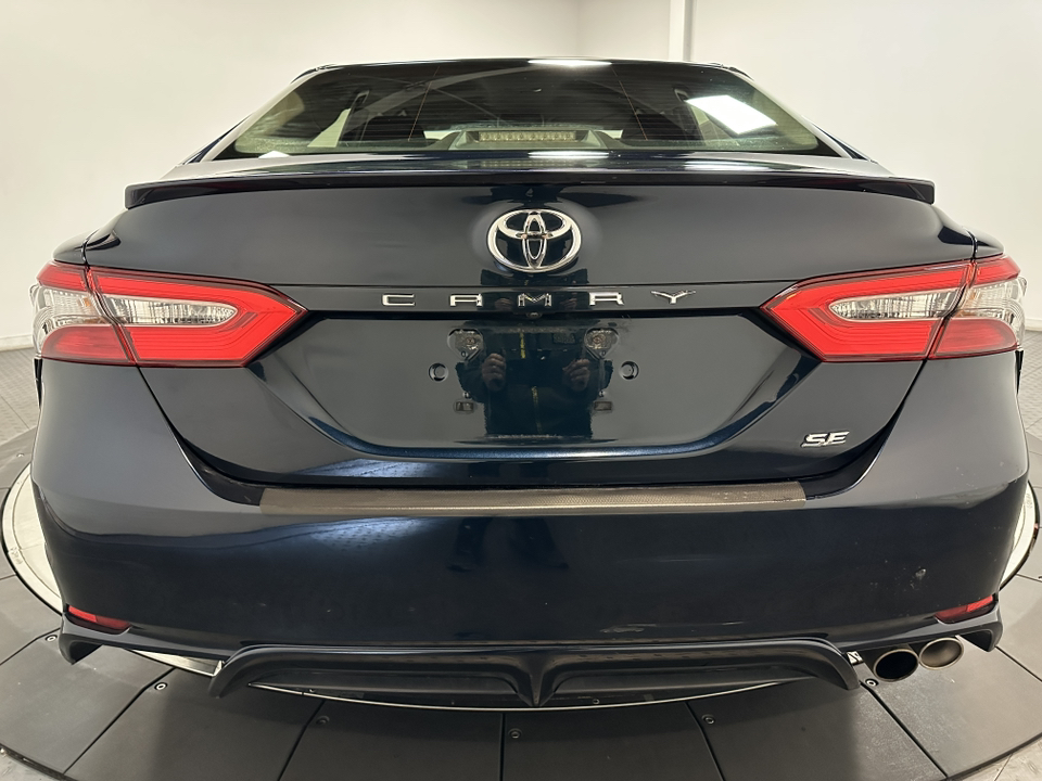 2018 Toyota Camry SE 12