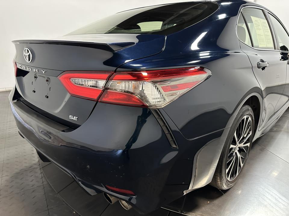 2018 Toyota Camry SE 14