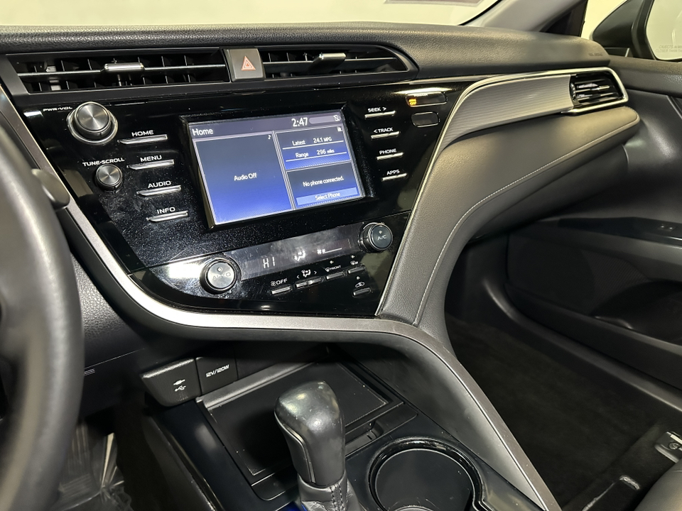 2018 Toyota Camry SE 28