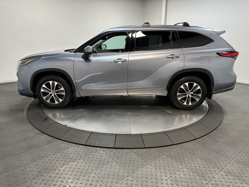 2021 Toyota Highlander XLE 8