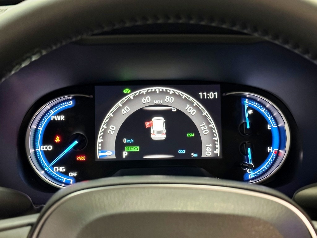 2025 Toyota RAV4 Hybrid XLE Premium 18