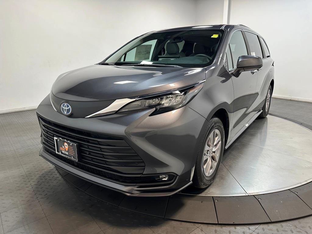 2025 Toyota Sienna XLE 4