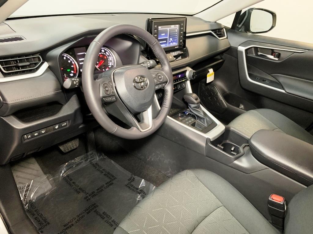 2025 Toyota RAV4 XLE 15