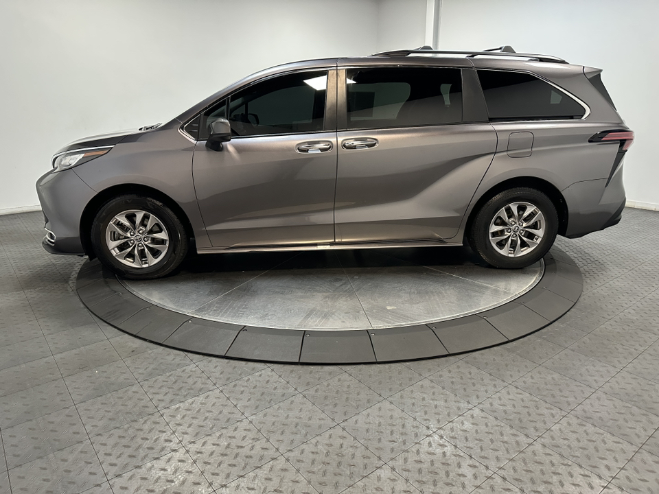 2022 Toyota Sienna XLE 7