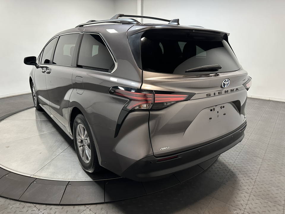 2022 Toyota Sienna XLE 8