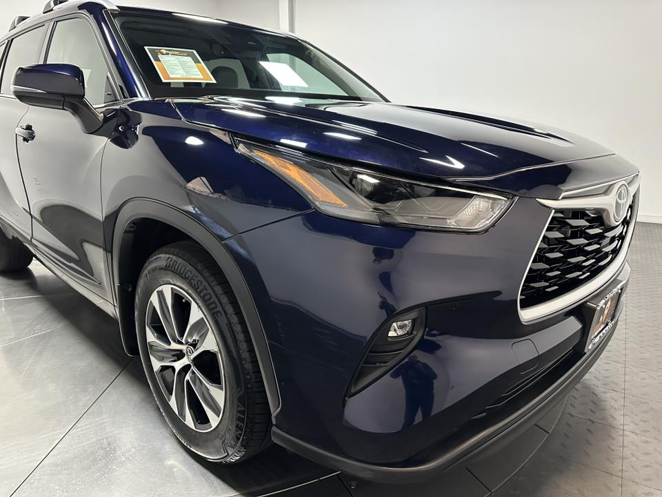 2022 Toyota Highlander XLE 3