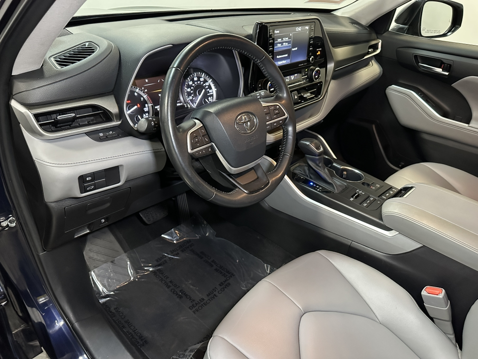 2022 Toyota Highlander XLE 24