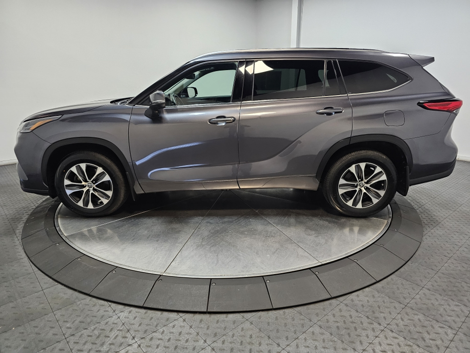 2021 Toyota Highlander XLE 8