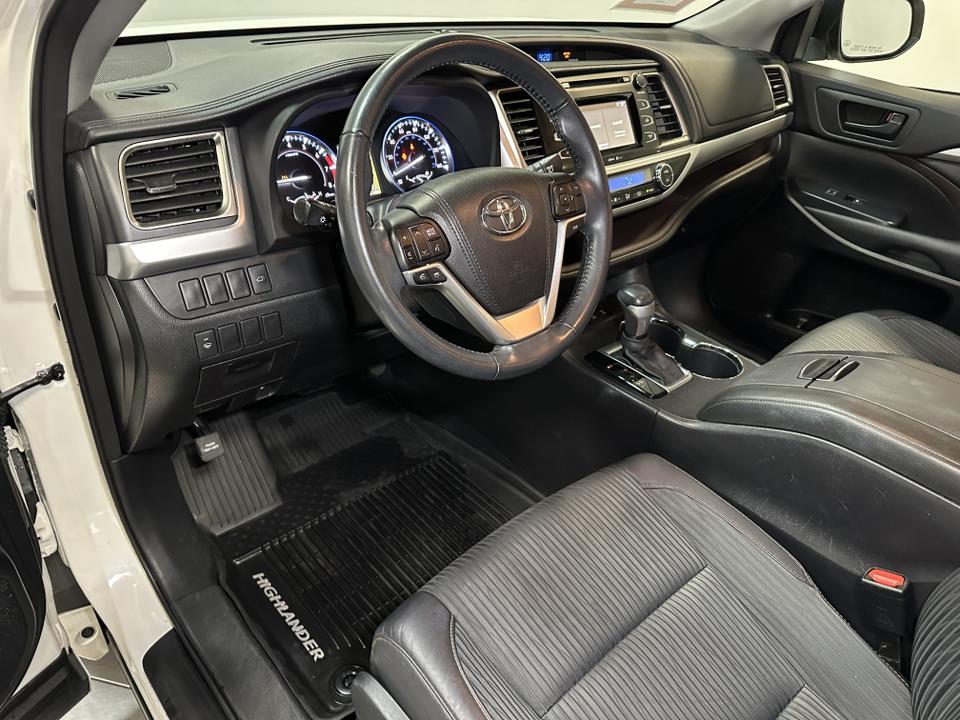 2015 Toyota Highlander LE Plus 18