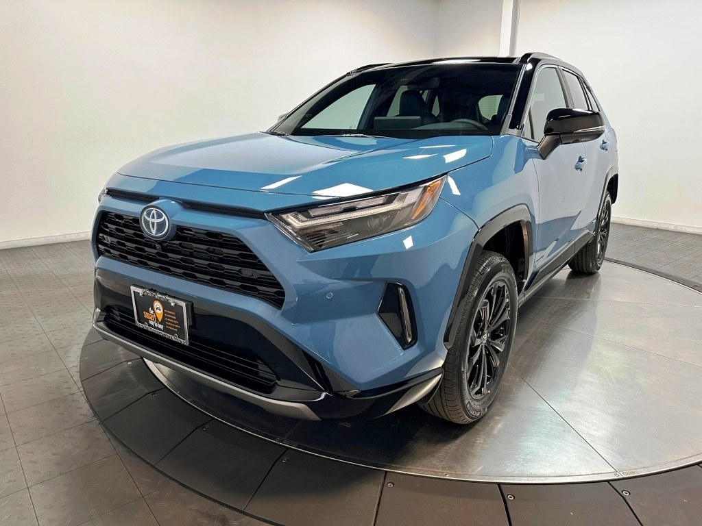 2025 Toyota RAV4 Hybrid XSE 4