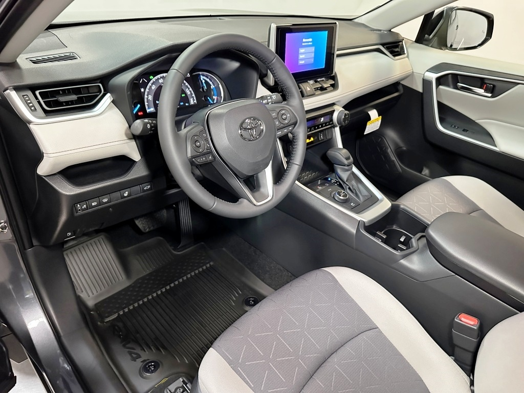 2025 Toyota RAV4 Hybrid XLE 16